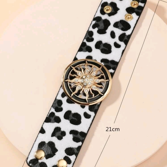 ▪️Cuff  Leopard Pattern bracelet - Picture 4 of 4